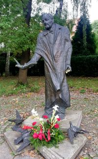 Figura Erazma Jerzmanowskiego w parku jego imienia w Krakowie