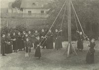Zabawa na pensji p. Niedziałkowskiej 1894 Lwów