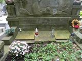 Grób rodziny Wilczyńskich ,  Sadłowskich i Skirzyńskich  .