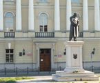 Kalisz. Pomnik marszałka Józefa Piłsudskiego  
przed Trybunałem .