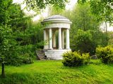 Dobrzyca, pow. pleszewski. Zespół pałacowo parkowy, park.  MONOPTER .
