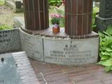 Warszawa, Powązki. Cmentarz  Wojskowy, komunalny . Grób  wielorodzinny .