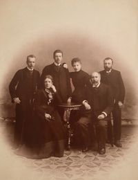 Olga z rodzicami i rodzeństwem